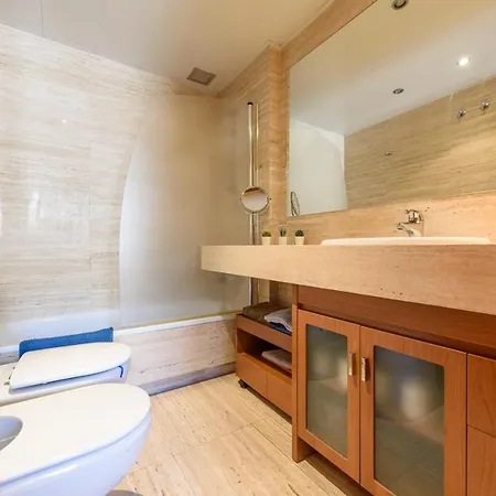 Ramblasrentals Stylish Bright 3Br New Catalan Flat 10M Ramblas - Parking - Wifi Barcelona Exterior photo